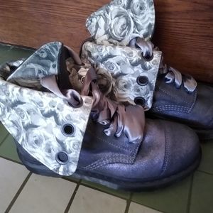 Doc Martens Aimilita silver boots